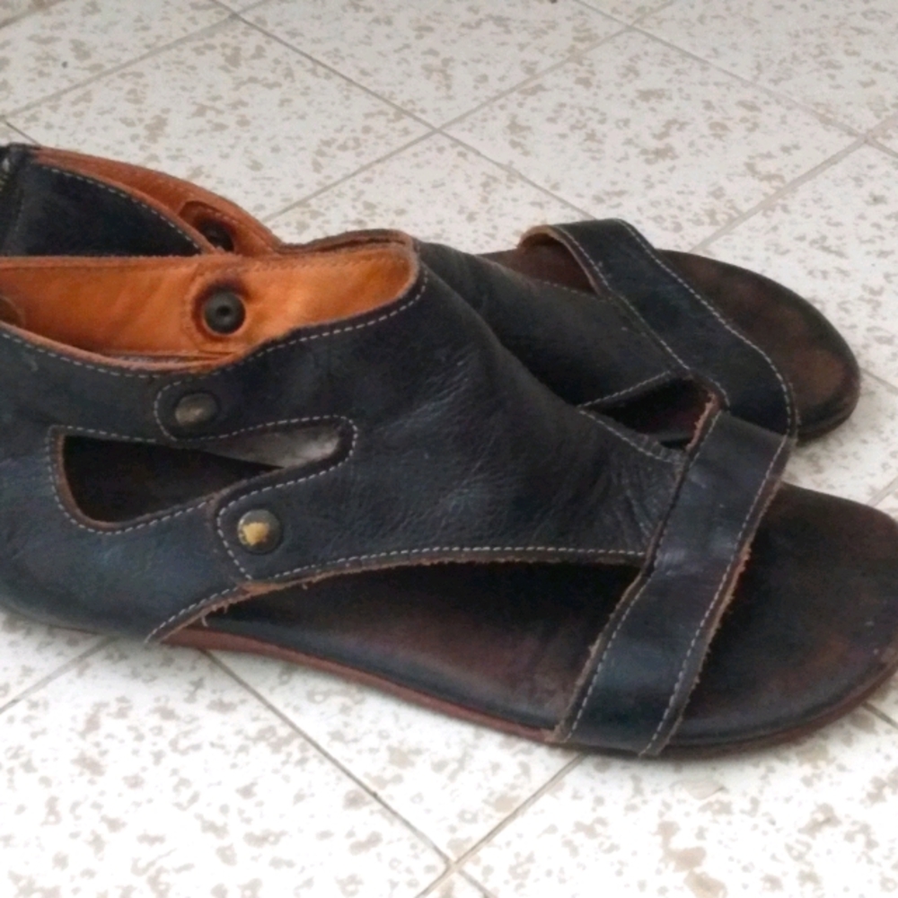 Bedstu black sandals